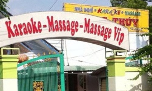 Vo duong su noi gi viec di nha nghi voi tham phan