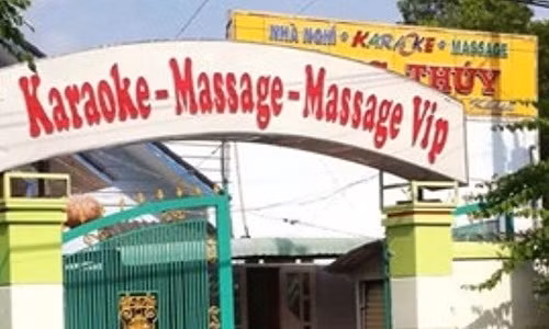 Vo duong su noi gi viec di nha nghi voi tham phan