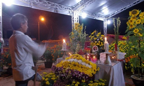 Mo ong Nguyen Ba Thanh duoc nguoi dan canh giu hang dem