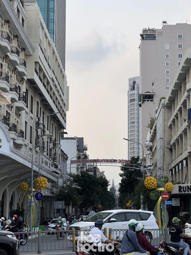 Cong vien ben Bach Dang (TP.HCM): Len hinh goc nao cung dep-Hinh-3