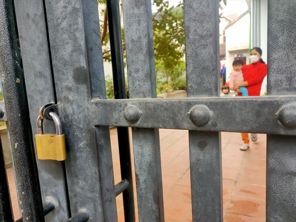 Cũng theo Chủ tịch UBND huyện Thiệu Hóa, từ tháng 5/2021 đến nay, huyện có khoảng 23.000 người làm ăn xa trở về quê. Từ thời điểm này đến Tết Nguyên đán, dự kiến còn khoảng hơn 10.000 người trở về. “Quê hương luôn chào đón, bà con cứ về quê ăn Tết bình thường” - ông Thế Anh khẳng định.