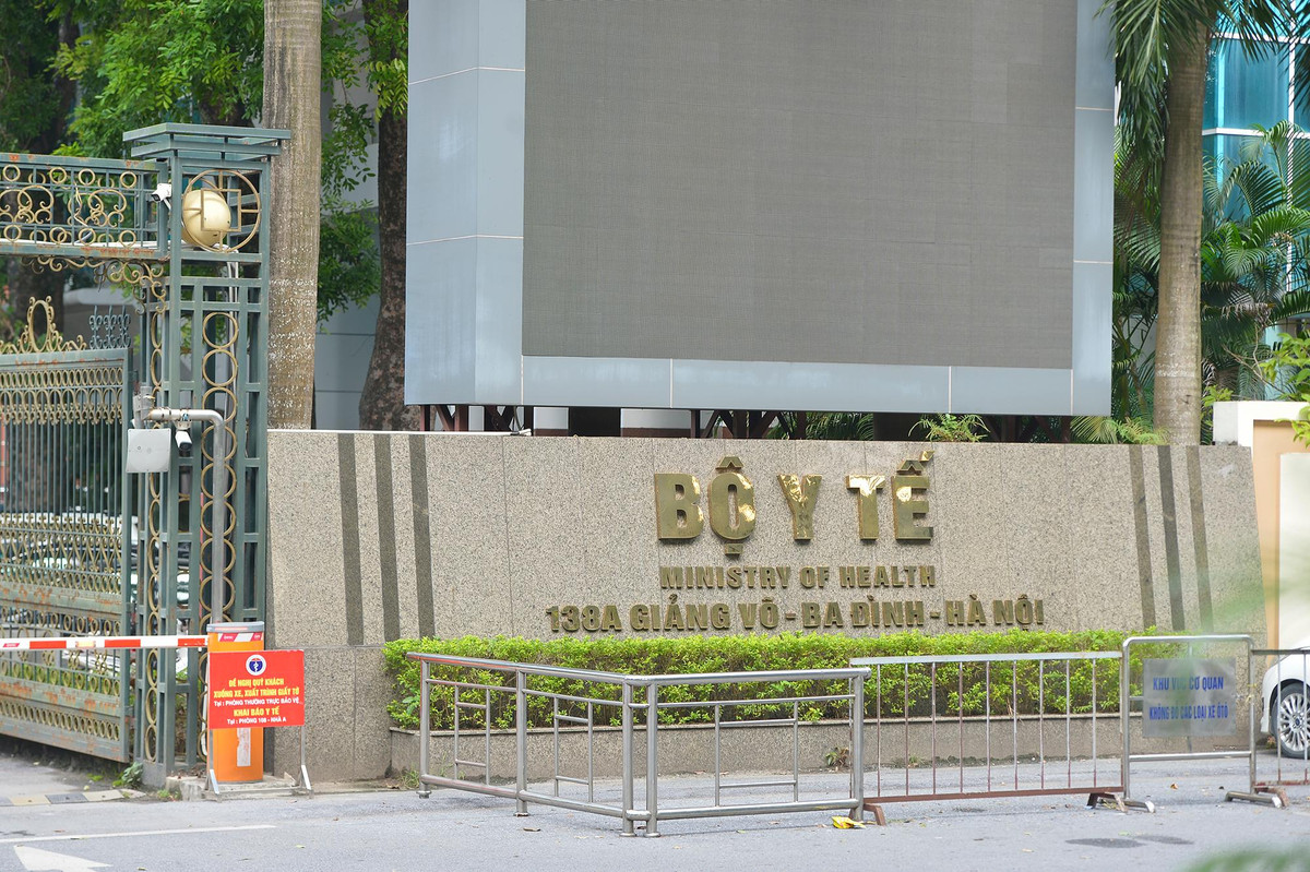 Ngoài các tỉnh, thành phố, Thanh tra Chính phủ đã công bố quyết định thanh tra việc mua sắm trang thiết bị y tế, sinh phẩm, kit xét nghiệm phục vụ phòng, chống dịch COVID- 19 tại Bộ Y tế. Thời kỳ thanh tra từ đầu năm 2020 cho đến nay; thời hạn thanh tra 45 ngày kể từ ngày công bố, không kể ngày lễ, ngày nghỉ theo quy định.