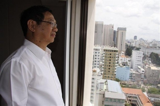  Ai đã "hô biến" tài sản thi hành án của cựu tử tù Liên Khui Thìn?: Theo hồ sơ tài liệu, sau khi ông Liên Khui Thìn bị bắt giam, ông N.L.R- một người làm công ăn lương, không phải cổ đông công ty bỗng nhiên được bổ nhiệm làm giám đốc lâm thời của Epco và sau đó dùng danh nghĩa này để bán nhiều khu đất vàng trị giá nghìn tỷ của Epco cho các cá nhân với giá rẻ hơn gấp nhiều lần giá thị trường. 