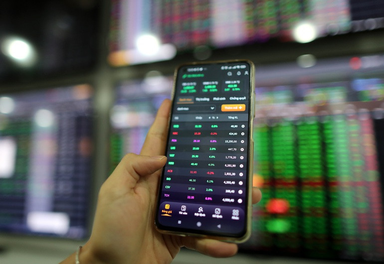 Nghi chuyen “bo tien vao dau” truoc them nam moi