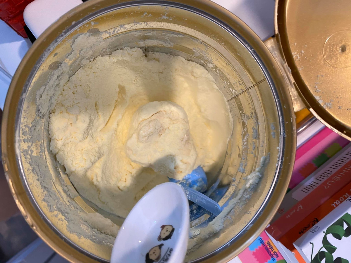 Tre dau bung sau khi uong sua Similac mua o Kids Plaza: Abbott tung dinh nhieu 