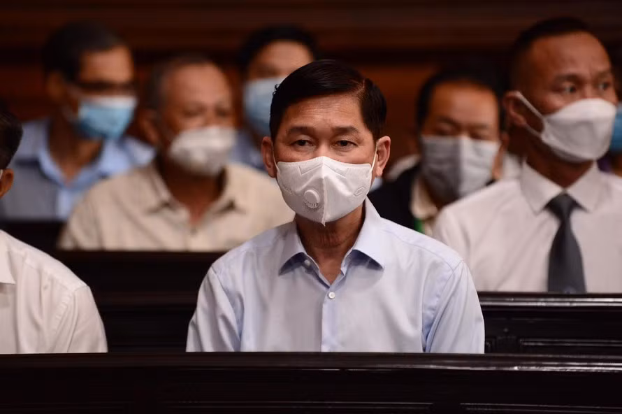 Cũng trong tháng 12/2021, TAND TP.HCM tuyên phạt cựu Phó Chủ tịch TP.HCM Trần Vĩnh Tuyến 6 năm tù về tội “Vi phạm quy định về quản lý, sử dụng tài sản nhà nước gây thất thoát, lãng phí”. 