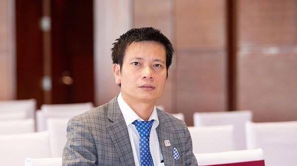 Theo bản án sơ thẩm, từ 4/2018- 3/2019, Trần Khắc Hùng và đồng phạm đã làm, cấp bằng, giấy chứng nhận giả cho 431 trường hợp, thu lợi bất chính số tiền hơn 7,1 tỷ đồng.