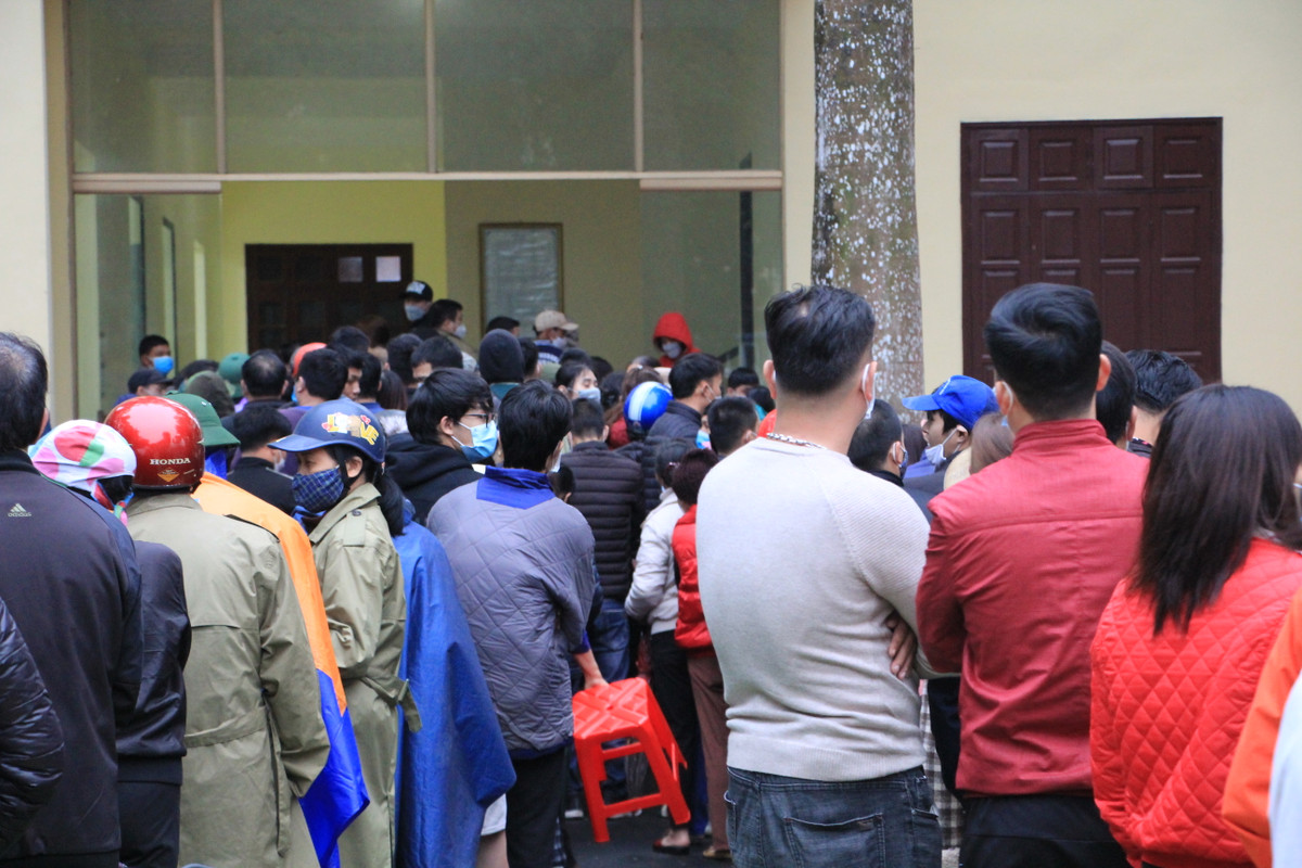 Được biết, Công ty TNHH MTV hóa chất 21 đã có thông báo tạm dừng sản xuất và bán ra thị trường hai sản phẩm pháo hoa là giàn phun hoa và giàn phun viên vì có tiếng nổ.