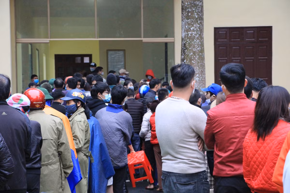 Được biết, Công ty TNHH MTV hóa chất 21 đã có thông báo tạm dừng sản xuất và bán ra thị trường hai sản phẩm pháo hoa là giàn phun hoa và giàn phun viên vì có tiếng nổ.