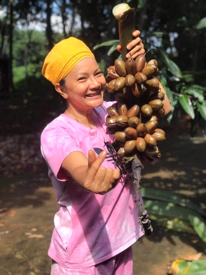 Nu hoang canh nong: Nguoi bo pho ve que, nguoi hen ho trai tre-Hinh-2
