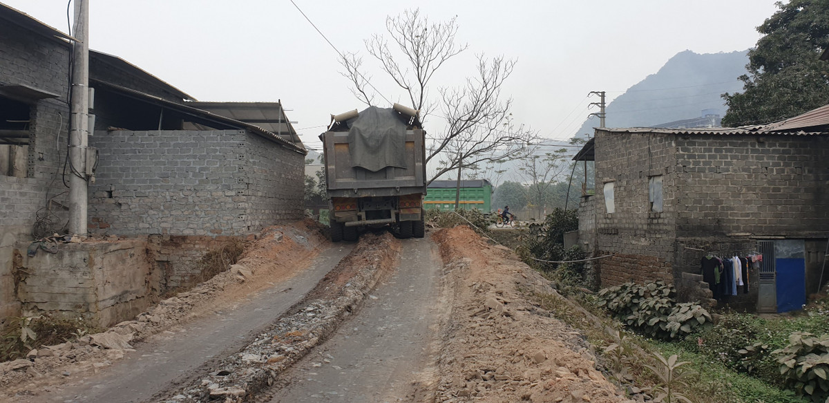 Hoa Binh: Loi dung du an, Cong ty Tien An ban dat truc loi