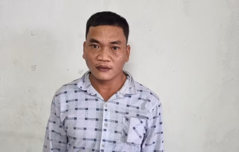  Khởi tố tài xế gây tai nạn khiến hơn 10 người thương vong: Công an thị xã An Nhơn (tỉnh Bình Định) khởi tố vụ án, khởi tố bị can Nguyễn Văn Thâu (SN 1985, xã Nhơn Phúc, thị xã An Nhơn) về hành vi vi phạm quy định về điều khiển phương tiện giao thông đường bộ gây hậu quả nghiêm trọng. Trước đó, Thâu điều khiển xe ô tô tải gây ra vụ tai nạn làm 2 người chết và 16 người khác bị thương. Đáng chú ý, gia đình tài xế Thâu có trình sổ khám chữa bệnh tâm thần, theo dõi tại cộng đồng của người này.