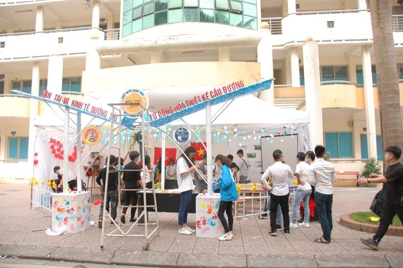 Theo đó, Trường ĐH Giao thông Vận tải chính thức mở cửa đón sinh viên từ ngày 14/2 theo lộ trình.