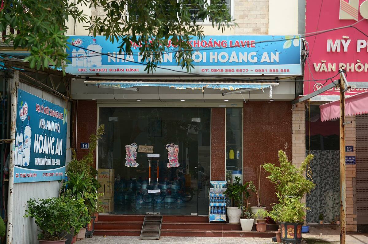  Bố dùng đũa đánh con gái lớp 1 tử vong: Ngày 17/9/2021, Công an quận Bắc Từ Liêm (Hà Nội) bắt giữ L.T.C (Sn 1978, ở phường Xuân Đỉnh, quận Bắc Từ Liêm) – người đánh chết cháu L.H.A (6 tuổi). Trớ trêu, C chính là bố đẻ của nạn nhân. 