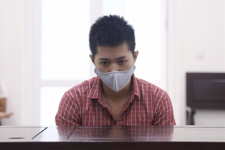 Đến ngày 7/10, TAND TP. Hà Nội đã tuyên phạt Phạm Thanh Tùng 19 năm tù về tội “Hiếp dâm người dưới 16 tuổi”; Hoàng Thị Thu Huyền 3 năm tù về hành vi hành hạ con.