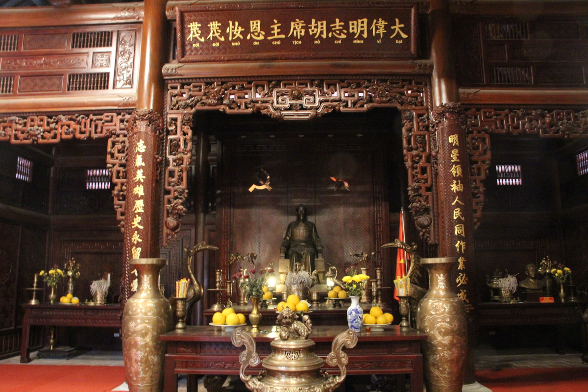 Bác căn dặn: "Đây là máy in của ta, các chú cần giữ gìn cẩn thận, phải thi đua nhau làm việc để in được nhiều tiền cho cả nước tiêu dùng vào công cuộc kháng chiến cứu quốc. Cán bộ và công nhân trong nhà máy phải đoàn kết, thương yêu, giúp đỡ nhau cùng tiến bộ, phải hết sức chú ý bảo quản và tiết kiệm tiền bạc của nhân dân...”.