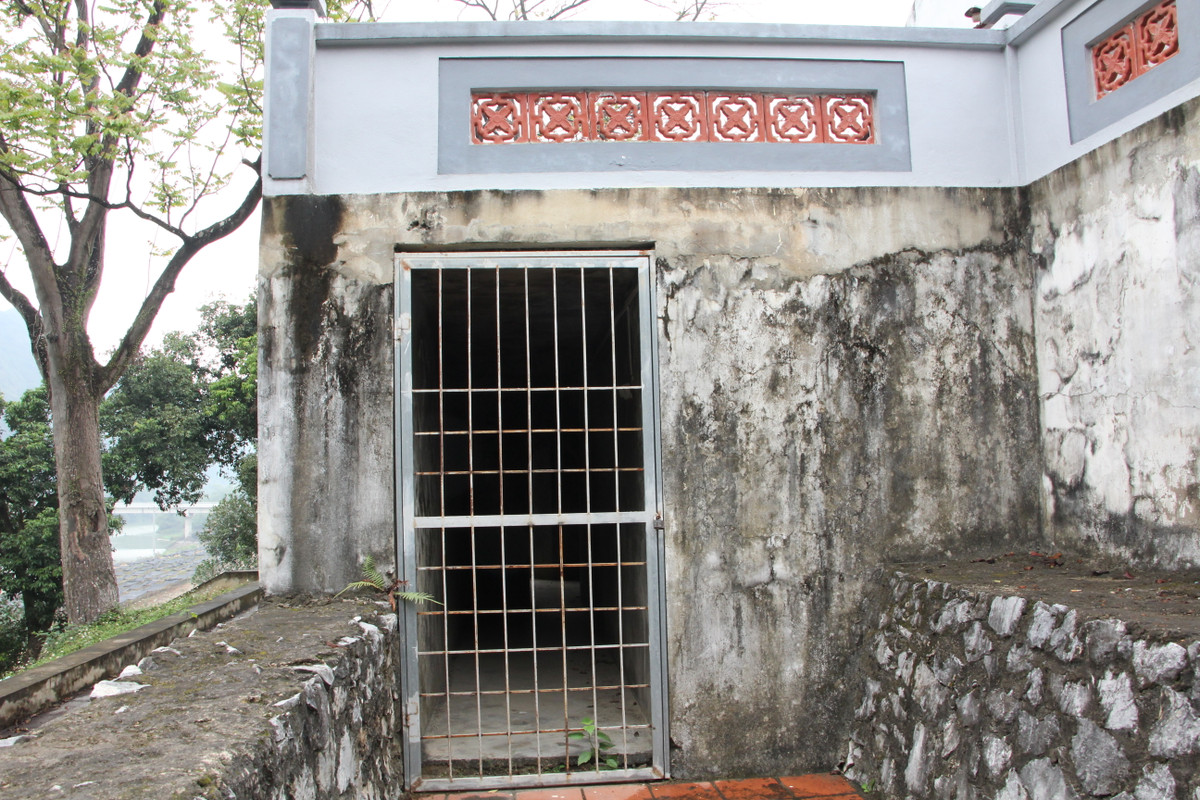 Năm 1946, thực hiện lời kêu gọi của Chủ tịch Hồ Chí Minh và Chính phủ lâm thời, ông Đỗ Đình Thiện, một nhà tư sản yêu nước đứng tên và bỏ tiền mua lại toàn bộ nhà in Tô-panh, một trong hai nhà in lớn và hiện đại nhất lúc đó nằm ở khu Cửa Nam (Hà Nội) của chủ người Pháp để hiến tặng cho cách mạng.