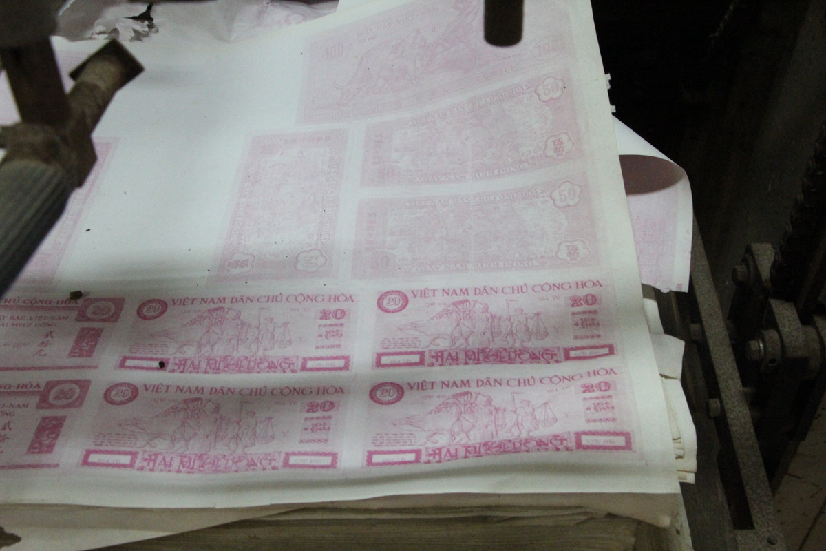 Việc phát hành các loại tiền này do Bộ Tài chính phụ trách, trên đồng tiền có in dòng chữ "giấy bạc tài chính" nên sau này nhân dân ta quen gọi là "giấy bạc tài chính".