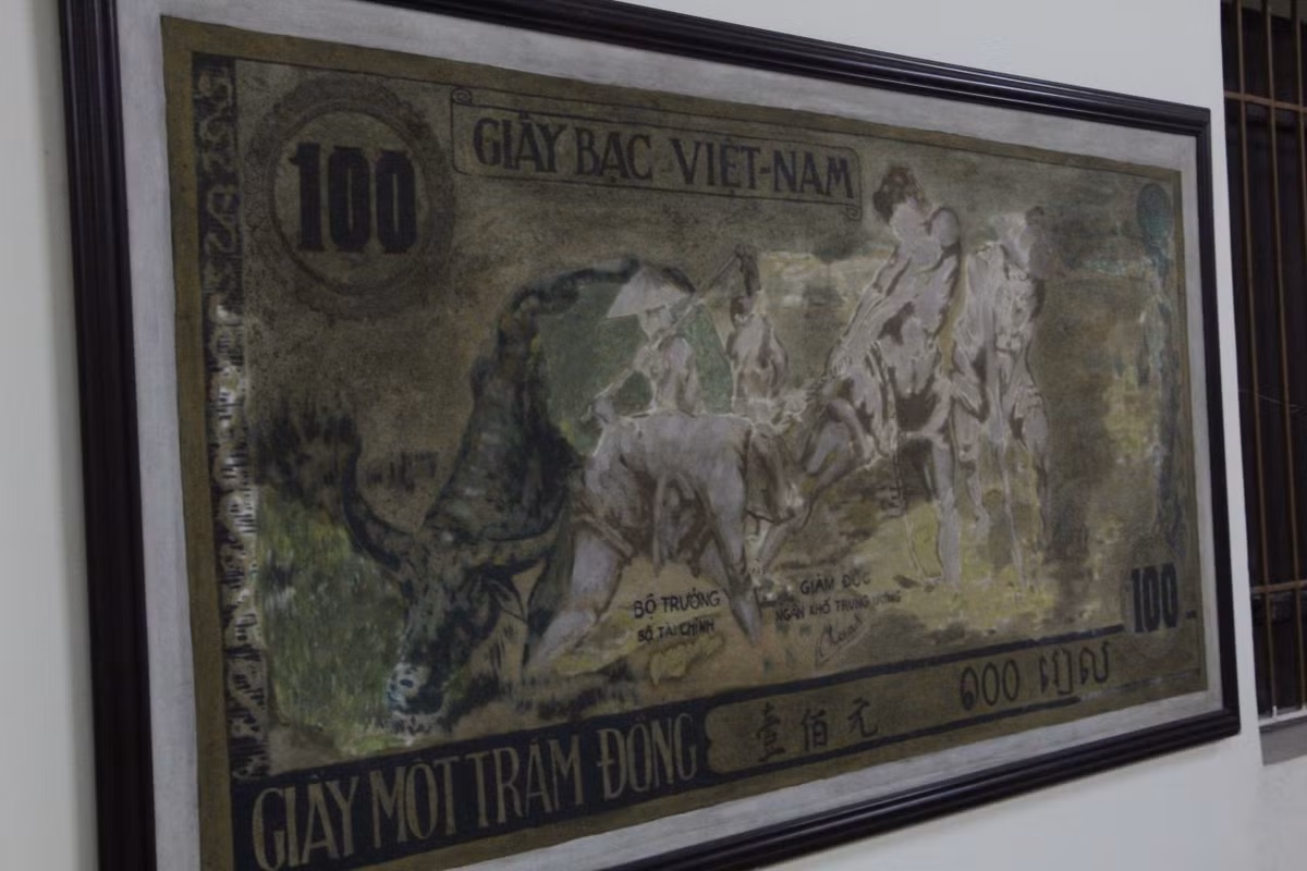 Cũng chính nơi đây, Chủ tịch Hồ Chí Minh đã nghỉ chân khi Người đi công tác ở tỉnh Thanh Hóa. Bác làm việc cả ngày 19/2/1947. Ngày 20/2/1947, Bác đi Thanh Hóa. Rạng sáng ngày 21/2/1947, Bác trở lại đồn điền Chi Nê và đến thăm Nhà máy in tiền.