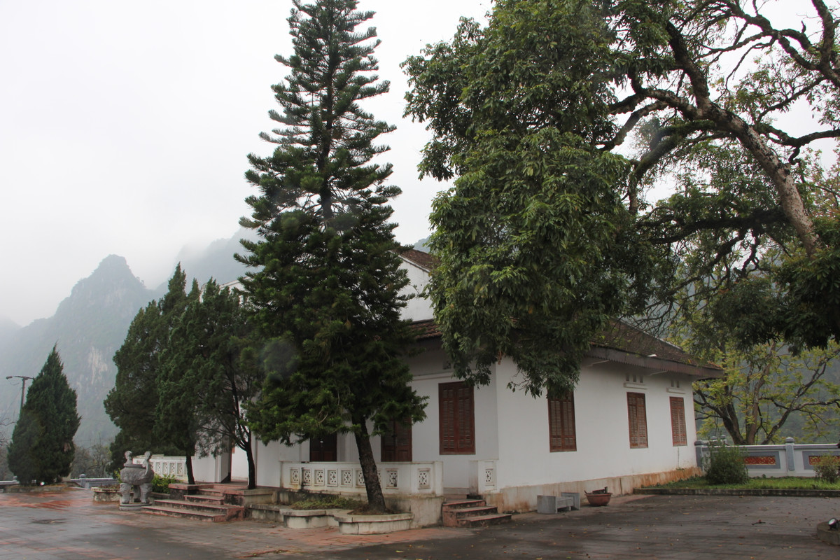 Hơn 40 năm khai phá và xây dựng, đến năm 1943, Bô-ren bán lại đồn điền cho gia đình ông bà Đỗ Đình Thiện là nhà tư sản Việt Nam với giá 2.000 lượng vàng. Là một nhà tư sản yêu nước nên ông bà Đỗ Đình Thiện luôn tìm cách ủng hộ và giúp đỡ cách mạng khi có cơ hội.