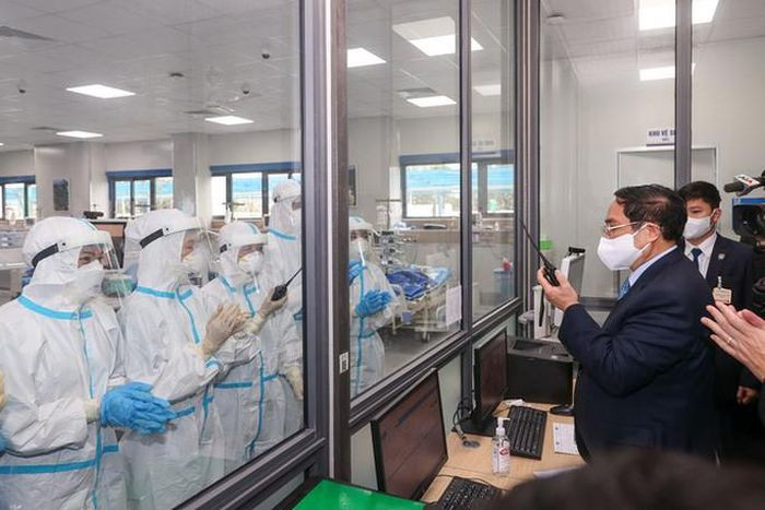 Thu tuong tham, chuc Tet cac y, bac si va benh nhan COVID-19