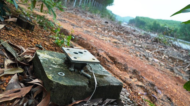 Sắp đưa vào khai thác, tuyến cao tốc La Sơn - Túy Loan bị “xé rào” nhiều nơi - Hình 2 Sap dua vao khai thac, tuyen cao toc La Son - Tuy Loan bi “xe rao” nhieu noi-Hinh-2