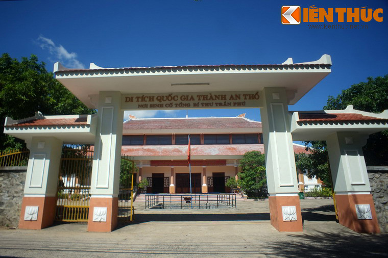 Trên tòa công đường của thành An Thổ ngày trước, một tòa nhà 2 tầng bề thế rộng 750m2 đã được xây dựng làm nơi trưng bày hiện vật, tư liệu của Khu di tích lịch sử quốc gia thành An Thổ.