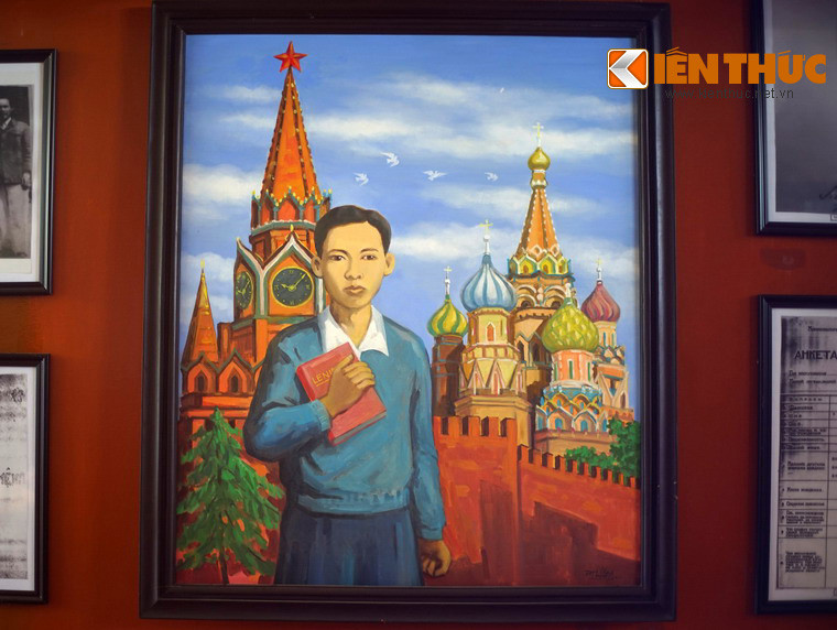 Tầng 2 là khu vực trưng bày hiện vật, tài liệu, hình ảnh về cuộc đời chiến đấu kiên cường, bất khuất của cố Tổng bí thư Trần Phú.