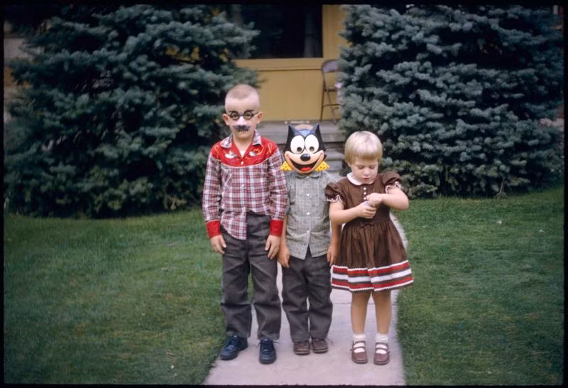 Những đứa trẻ trong dịp Halloween. Ảnh: Bousquairol's Gallery.