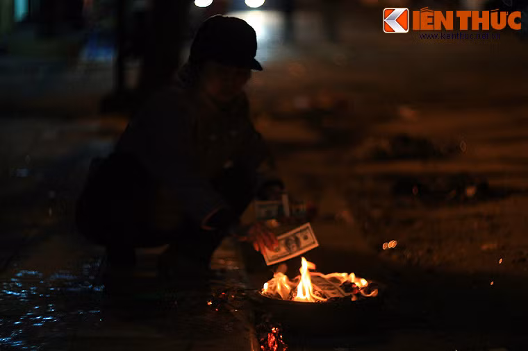 "Mua vàng mã, tiền giấy đốt thì không chỉ làm hại người chết mà người sống cũng mắc tội mê tín, lãng phí", theo Thượng tọa Thích Nhật Từ.