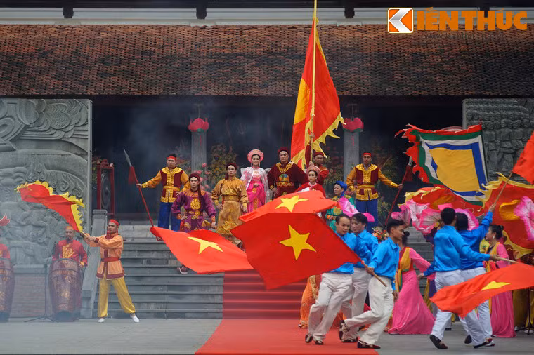 Các hoạt động chính của hội Gò Đống Đa là rước kiệu vua Quang Trung, công chúa Lê Ngọc Hân và biểu diễn nghệ thuật ở khu vực tượng đài Hoàng đế Quang Trung. Hoạt động biểu diễn do dàn diễn viên của nhà hát tuồng Việt Nam thực hiện với quy mô hoành tráng, được dàn dựng công phu.