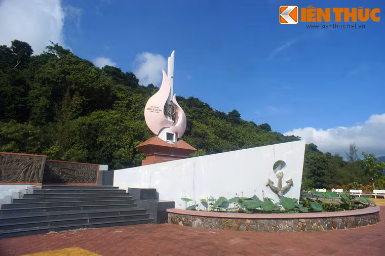 Đó là tàu 41 cập bến ngày 5/12/1964, chở theo 44 tấn vũ khí. Tàu 41 đi tiếp chuyến thứ hai từ ngày 21/12 - 31/12/1964, chở theo 47tấn vũ khí. Cũng con tàu này đi chuyến thứ ba từ ngày 28/1/1965 - 9/2/1965, chở được 46 tấn vũ khí.