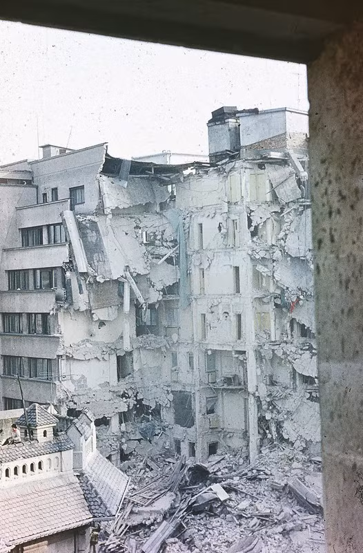 Một số hình ảnh khác về sự tàn phá của trận động đất năm 1977 ở thành phố Bucharest. Ảnh: In Your Pocket.