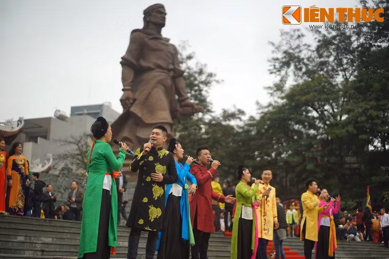 Sau khi buổi diễn của nhà hát tuồng Việt Nam kết thúc, nhiều hoạt động nghệ thuật khác vẫn tiếp tục diễn ra, thu hút đông đảo sự theo dõi của người dân.