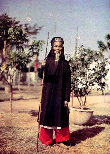 Một vị kỳ mục gần Hà Nội, 1920. Ảnh: Léon Busy.