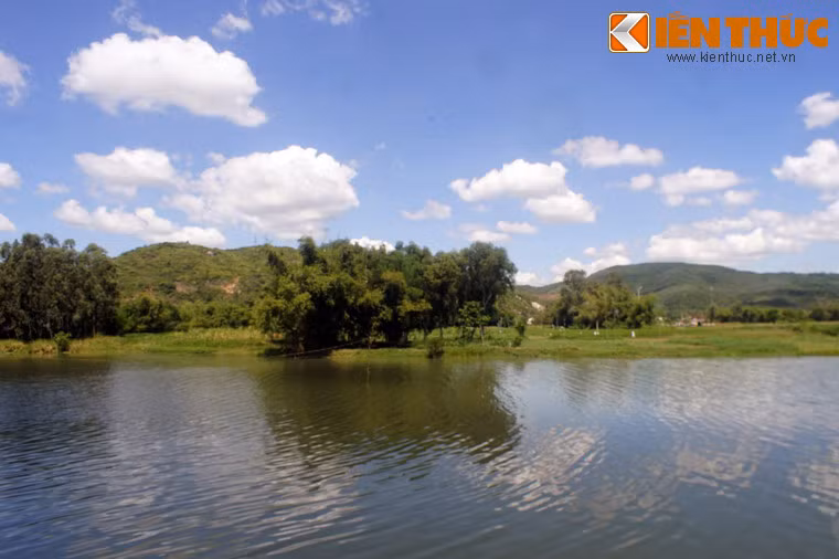 Hai diem hanh huong dac biet gan voi cuoc doi dong chi Tran Phu