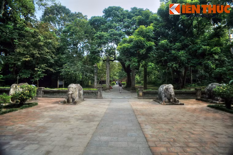 Nằm trong quần thể di tích Lam Kinh (xã Xuân Lam, huyện Thọ Xuân, tỉnh Thanh Hóa) lăng mộ vua Lê Thái Tổ (còn gọi là Vĩnh Lăng) là nơi an nghỉ ngàn thu của vua Lê Thái Tổ (tức Lê Lợi, 1385-1433) - người đã đánh bại quân Minh, giành lại độc lập cho người Việt và lập ra nhà Lê sơ.