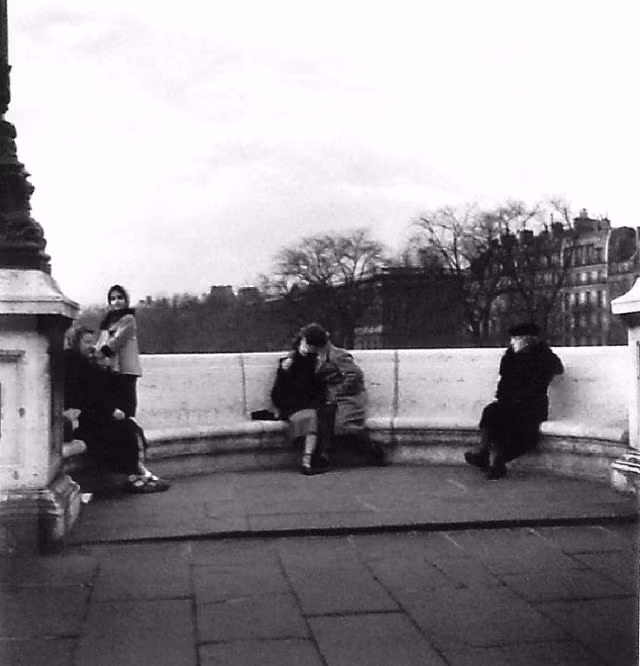 Trên cầu Mới của Paris, 1950. Ảnh: Robert Doisneau.