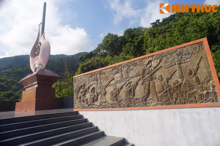 Trong khi Nam Trung Bộ đang mở liên tiếp nhiều trận đánh lớn, Lữ đoàn 125 quyết định lợi dụng ngày Tết Âm lịch cho chở tiếp chuyến thứ tư với trọng tải lớn vào Vũng Rô.