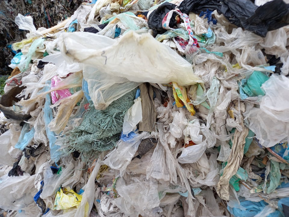 Chủ yếu là túi nilon.