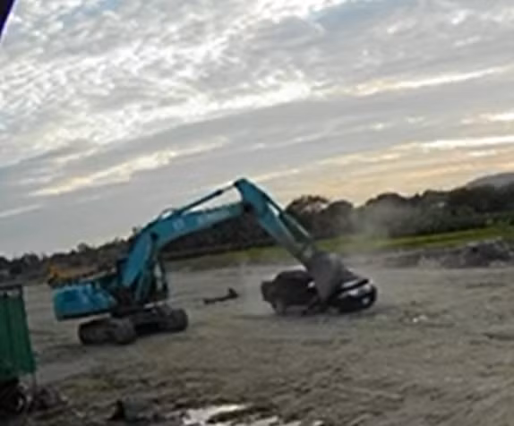 Dung may muc dap nat dau 2 xe oto: Nguyen nhan hanh vi con do?