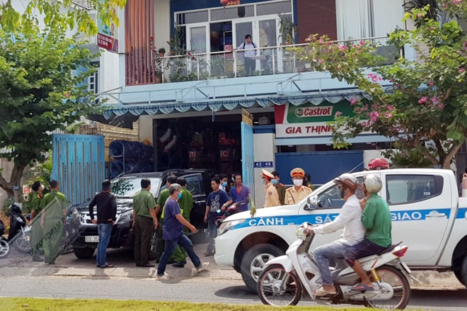 Qua trao đổi, Quý đồng ý trả lại cho Mãnh 7,7 tỷ đồng. Mãnh cho riêng Trọng 300 triệu. Còn lại 2,3 tỷ đồng nhóm của Quý chia nhau hưởng lợi. Ngày 2/3, Mãnh làm đơn tố giác hành vi phạm tội của Quý và đồng phạm. Ngày 9/3, Quý, Trọng, Tâm đến cơ quan công an đầu thú. Ngày 18/3, cả ba bị cơ quan điều tra khởi tố.