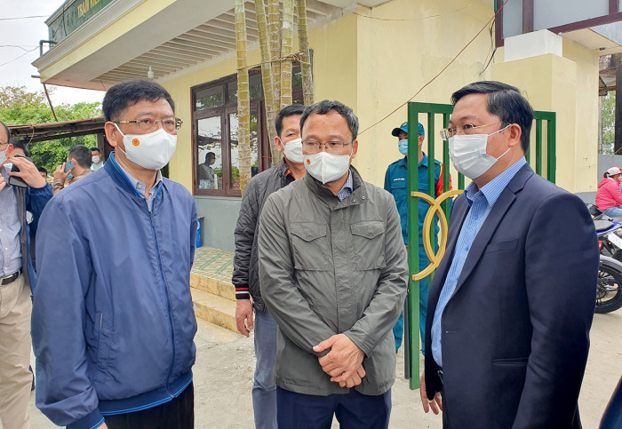 Ông Khuất Việt Hùng, Phó chủ tịch Uỷ ban ATGT Quốc gia cho biết, hiện chưa có kết luận nguyên nhân chính thức dẫn đến vụ tai nạn. Cơ quan chức năng đang vào cuộc điều tra, làm rõ. Đây là sự cố vô cùng hãn hữu, rất nhiều năm khai thác tàu cao tốc mới xảy ra một vụ lật như vậy. (Ảnh: Báo Giao thông). 