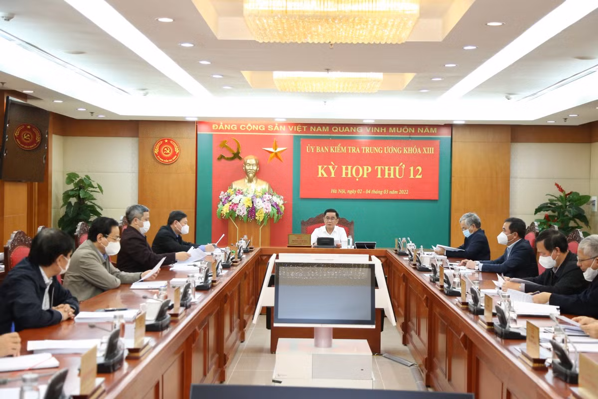 Tại kỳ họp thứ 12 của Uỷ ban Kiểm tra Trung ương trước đó, nhiều cán bộ, lãnh đạo tại Học viện Quân y bị đề nghị kỷ luật sau khi xem xét kết quả kiểm tra khi có dấu hiệu vi phạm đối với Ban Thường vụ Đảng ủy Học viện Quân y các nhiệm kỳ 2015 - 2020, 2020 – 2025.