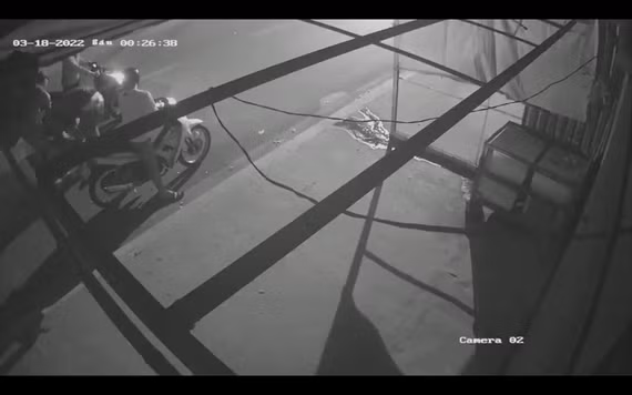  Bắt giam 12 người trong vụ hỗn chiến khiến 1 người chết: Ngày 27/3, Công an TP HCM đã khởi tố bị can, bắt tạm giam 12 đối tượng về tội “Giết người”, “Cố ý gây thương tích” và “Gây rối trật tự công cộng”. Rạng sang 18/3, hai nhóm thanh niên (khoảng 15 người) đuổi chém nhau trên đường Văn Mười (Hóc Môn). Vụ việc khiến P.K.D. (SN 1998) bị thương tích được đưa vào bệnh viện cấp cứu nhưng sau đó tử vong. Nguyên nhân ban đầu được xác định do mâu thuẫn trên mạng.