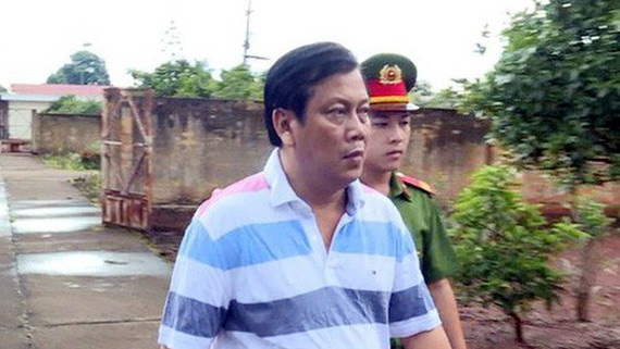 Đầu năm 2017 đến cuối 5/2019, Trịnh Sướng và Nguyễn Ngọc Quan, Đinh Chí Dũng mua dung môi, hóa chất về tổ chức pha trộn dung môi, hóa chất với xăng chính hãng tạo thành xăng giả A95, A92 và E5 ron 92 bán ra thị trường. Đầu năm 2019, Công an tỉnh Đắk Nông phối hợp các đơn vị nghiệp vụ của Bộ Công an triệt phá nhiều cơ sở sản xuất, kinh doanh xăng dầu giả trên.