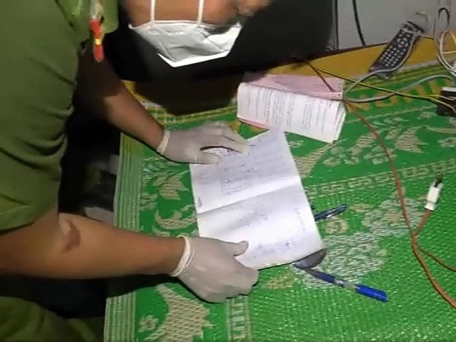 Tiếp tục khám xét Tịnh Thất Bồng Lai, mở rộng điều tra tội loạn luân - Hình 2 Tiep tuc kham xet Tinh That Bong Lai, mo rong dieu tra toi loan luan-Hinh-2