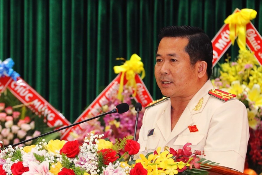 Khi nói về việc tội phạm muốn chi 20 tỷ đồng để điều chuyển mình, đại tá Đinh Văn Nơi, Giám đốc Công an tỉnh An Giang, cho biết ông 'rất sung sướng, vì điều đó chứng tỏ công việc của mình đạt hiệu quả'. “Vụ việc này, tôi khẳng định không có liên quan đến cơ quan nhà nước và nội bộ ngành công an mà các đối tượng chỉ lừa đảo lẫn nhau. Tôi nghĩ rằng việc các đối tượng đòi bỏ 20 tỉ đồng ra để “điều” tôi đi vì họ muốn phản kháng lại, sau khi bị công an tỉnh đánh trúng, đánh đúng với hiệu quả cao", đại tá Nơi nói.