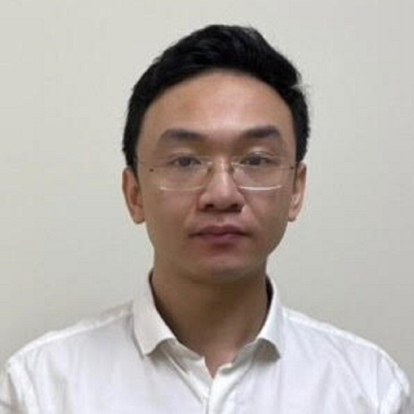 Bị can Lưu Tuấn Dũng (SN 1987, trú Hà Nội), Phó phòng Bảo hộ công dân Cục Lãnh sự, Bộ Ngoại giao. 