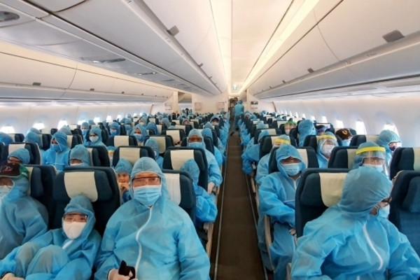 Sau khi khởi tố các bị can trên, giữa tháng 2, cơ quan điều tra tiếp tục đề nghị Bộ trưởng GTVT chỉ đạo các đơn vị chức năng cung cấp danh sách chi tiết chuyến bay giải cứu công dân về nước để phục vụ điều tra vụ án nhận hối lộ. (Ảnh minh họa) 